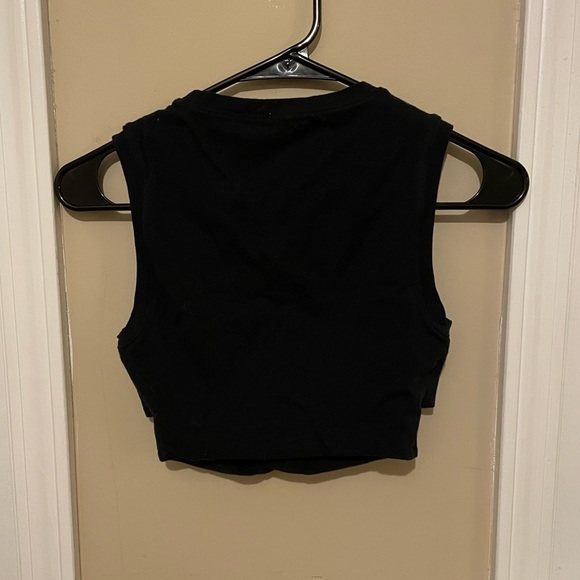 Athletic Cropped Top - Picture 2 of 3
